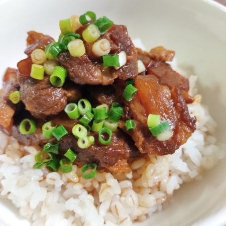 豚軟骨の柔らか煮込み丼