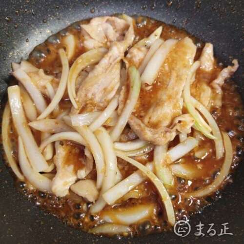 生姜焼きのタレを加えて絡めます