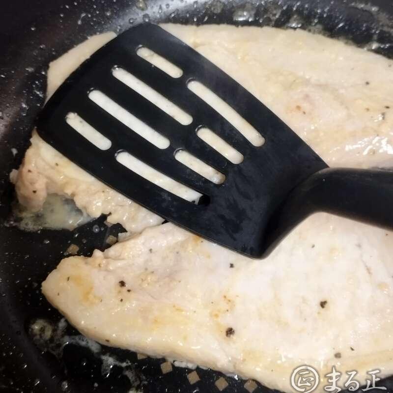 押さえつけて焼く。