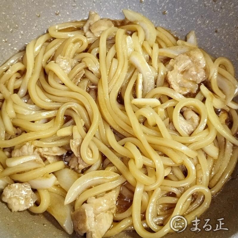 合わせソースを加える