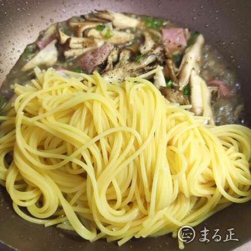 パスタを加えます