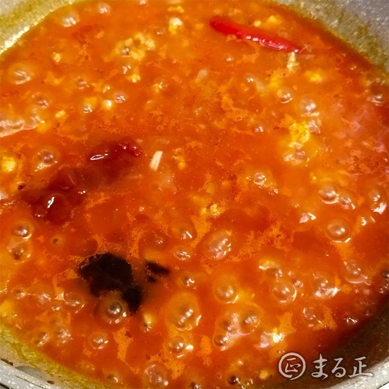 トマトジュースを加えます