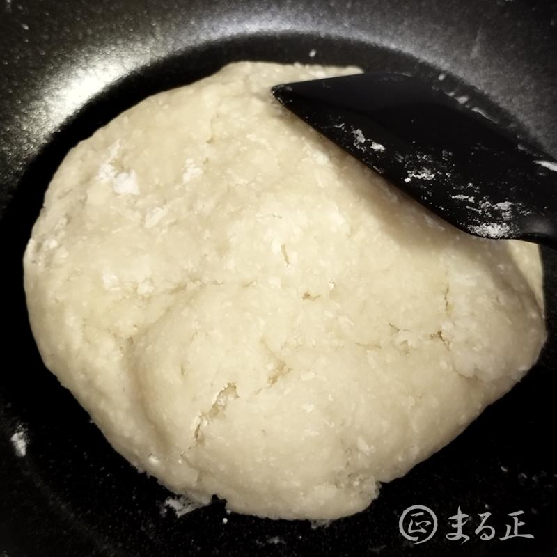 生地をまとめて20分ほどねかす