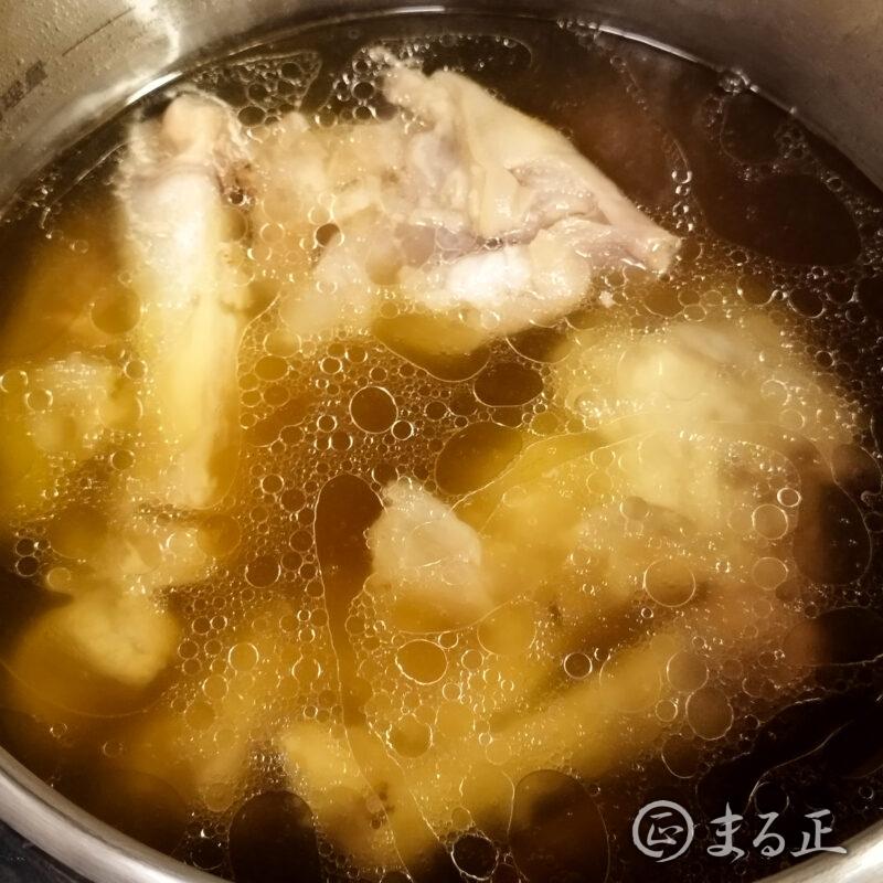 豚足を裏返し、水を100㏄程追加して再び10分間加圧します