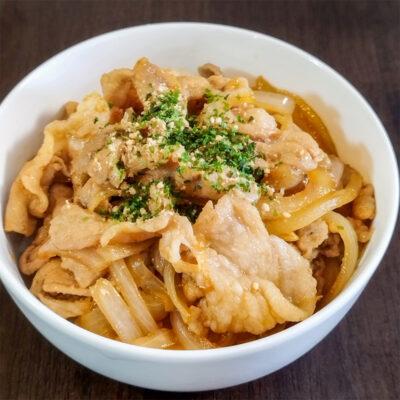 玉ねぎと甘辛ダレの豚丼