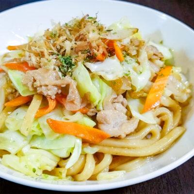 にんにくとダシが香る焼きうどん